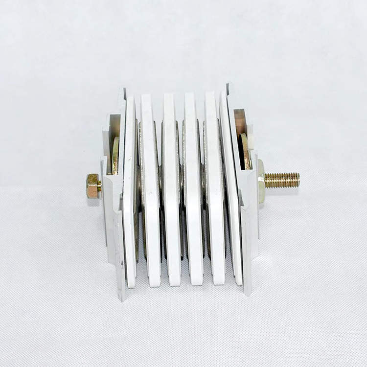 母線槽連接器